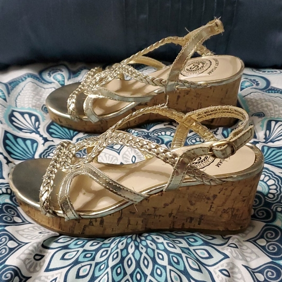 Girl's gold espadrilles - Picture 3 of 5